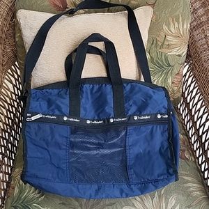 TrailMaker gym bag with toiletry pouch in navy